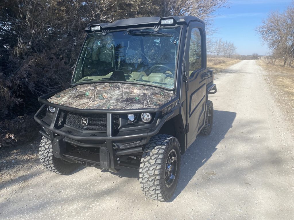 2022 John Deere Gator 835R